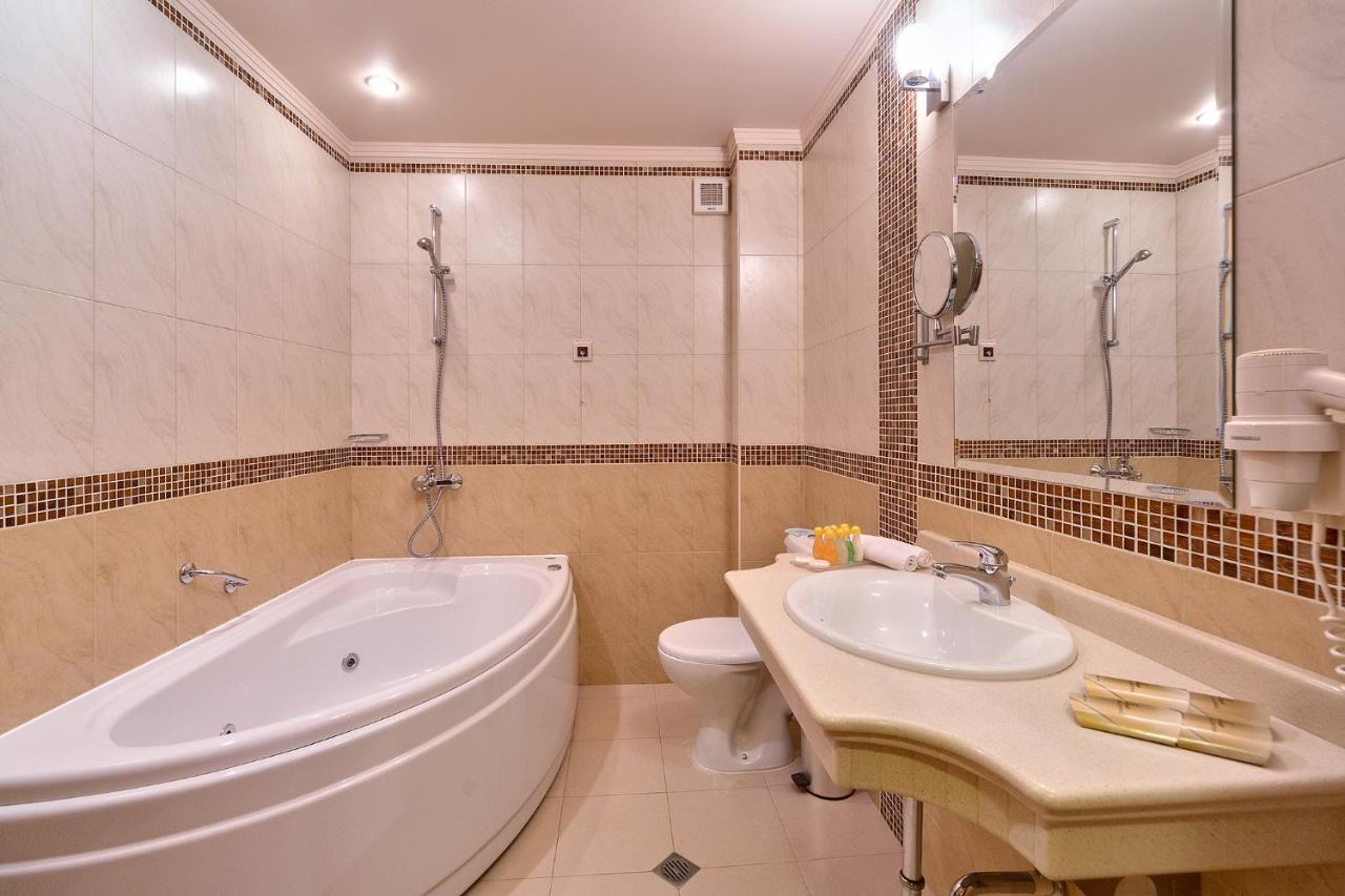 Хотел клуб централ 4*